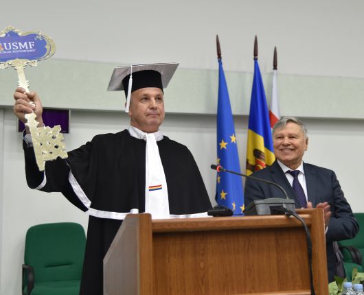 învestirea în funcția de rector a profesorului Emil Ceban